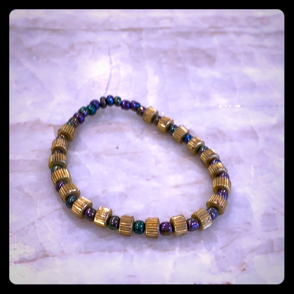 Handmade gold/iridescent beaded bracelet